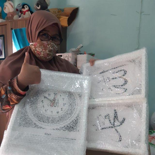Hiasan Jam Dinding Kaligrafi Set Ayat Kursi Terjemah & Allah Muhammad Hitam Putih