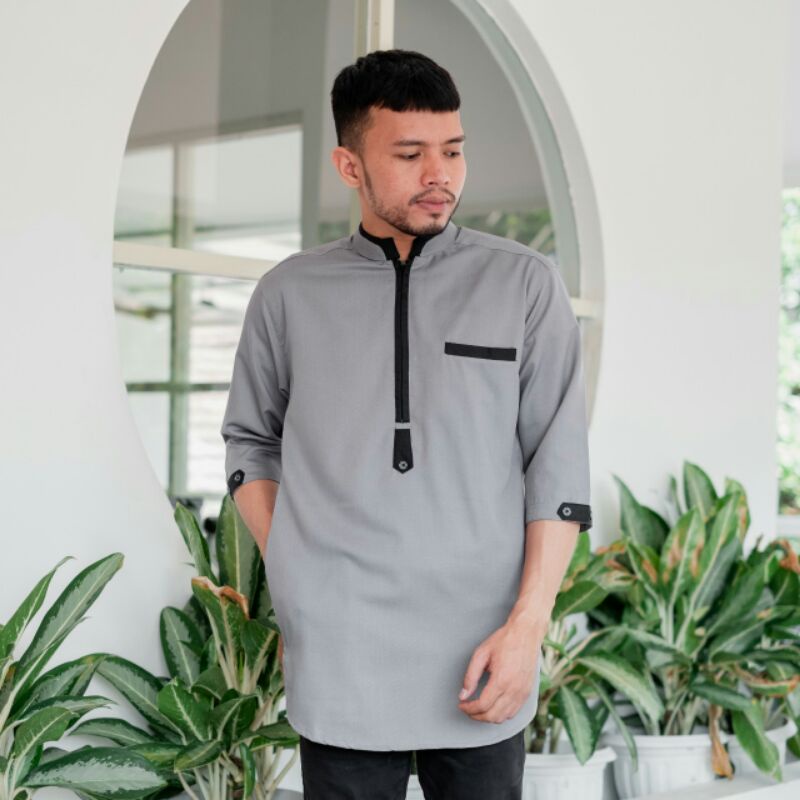 Baju Koko Zipper 3 Saku Aktif Model List Di Kerah dan Lengan Resleting YKK