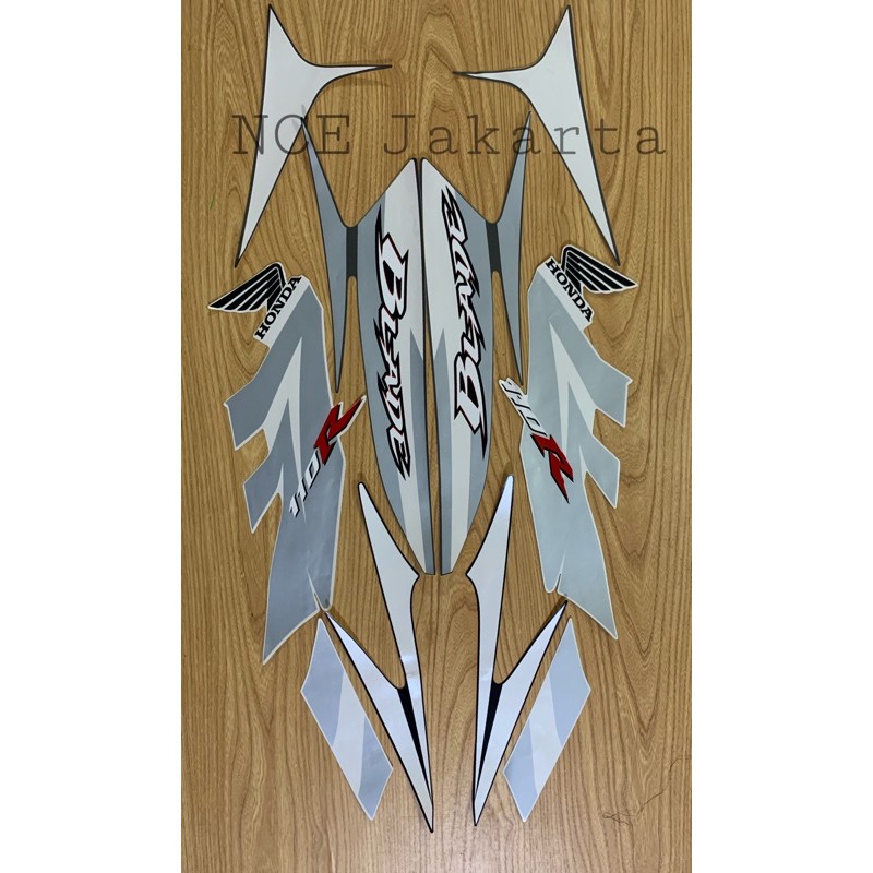 STIKER STRIPING BLADE CARBU 2009 PUTIH SILVER