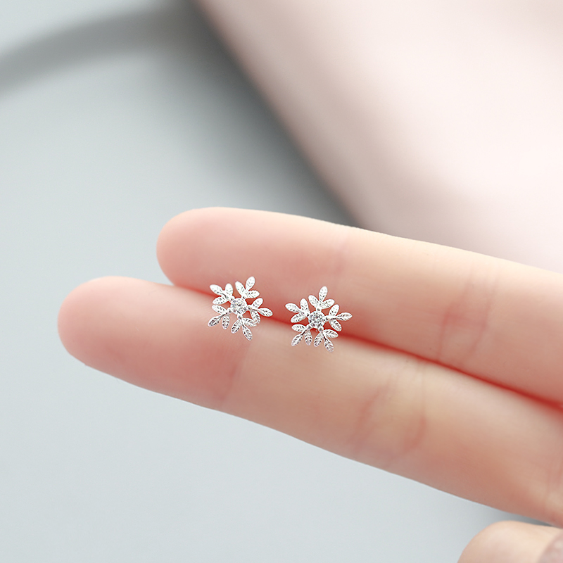 Anting Tusuk Sterling Silver 925 Desain Snowflake Natal Hypoallergenic Untuk Wanita