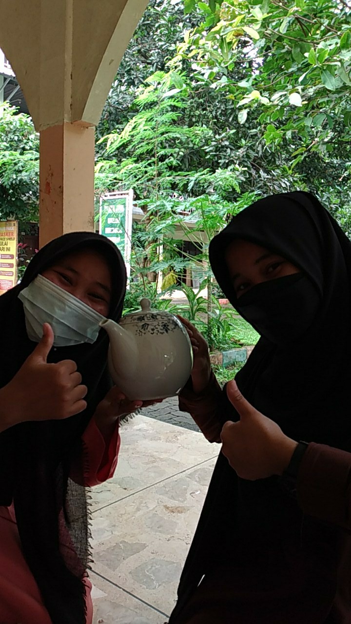 Teko Keramik Motif Ming Blue Oriental Gagang Bulat 1.2l