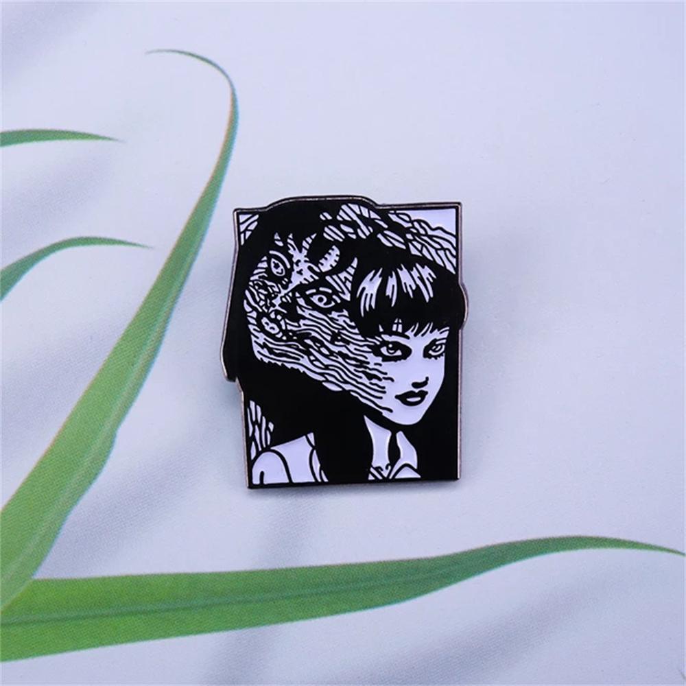 Lanfy Junji Ito Tomie Pria Gadis Hadiah Wanita Aksesoris Pakaian Lencana Bros Enamel Keras Pin