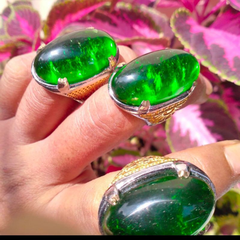 cincin batu kinyang daun pecah seribu
