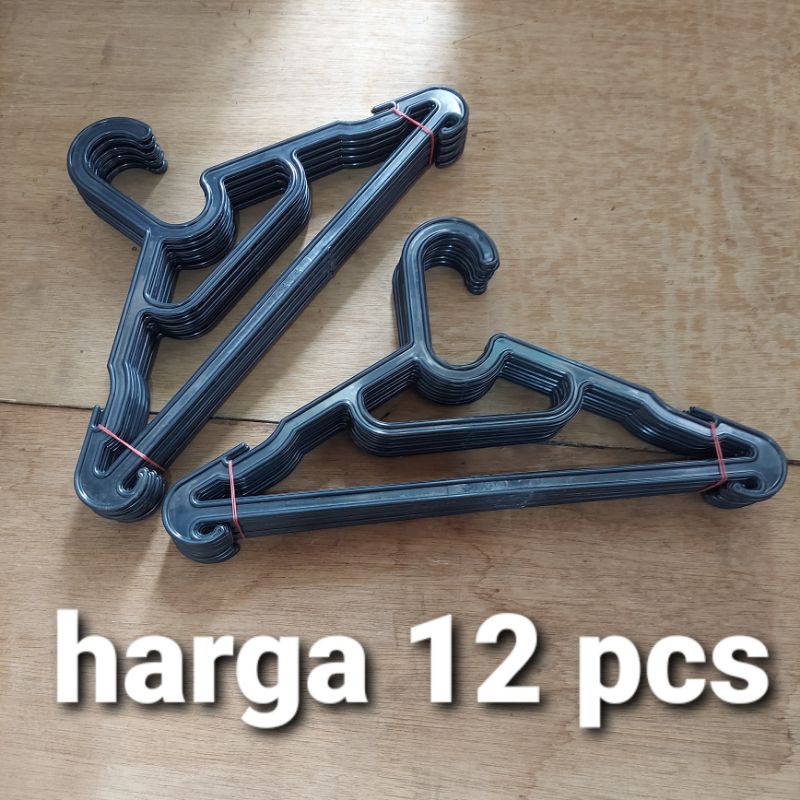HANGER GANTUNGAN BAJU PLASTIK HITAM BAHAN PLASTIK TEBAL(HARGA 12PCS)