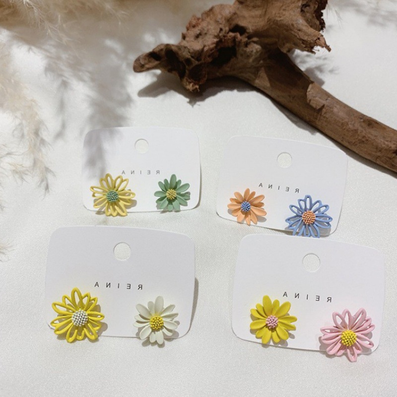 925 jarum perak Korea Selatan Dongdaemun asimetris little Daisy stud anting-anting Musim Semi dan mu