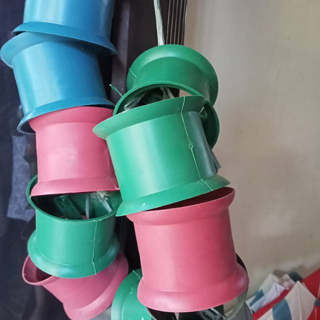 Golongan layangan plastik polos ukuran sedang