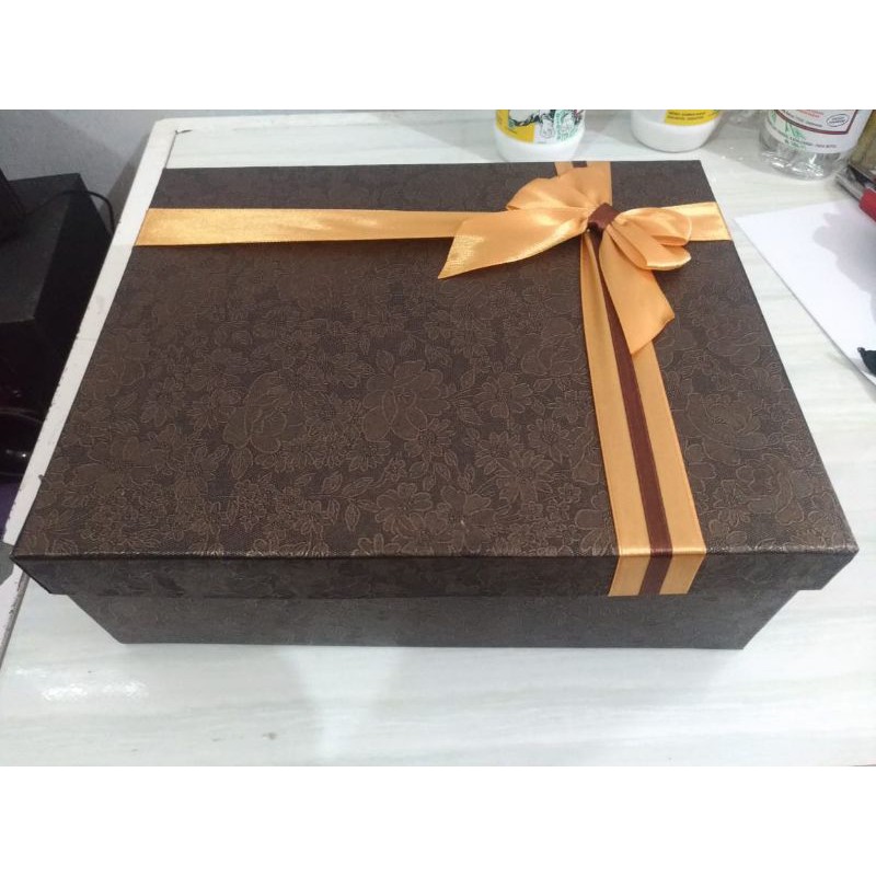 

Kotak kado murah / Gift box fancy paper classic besar uk. 30x25x7 cm
