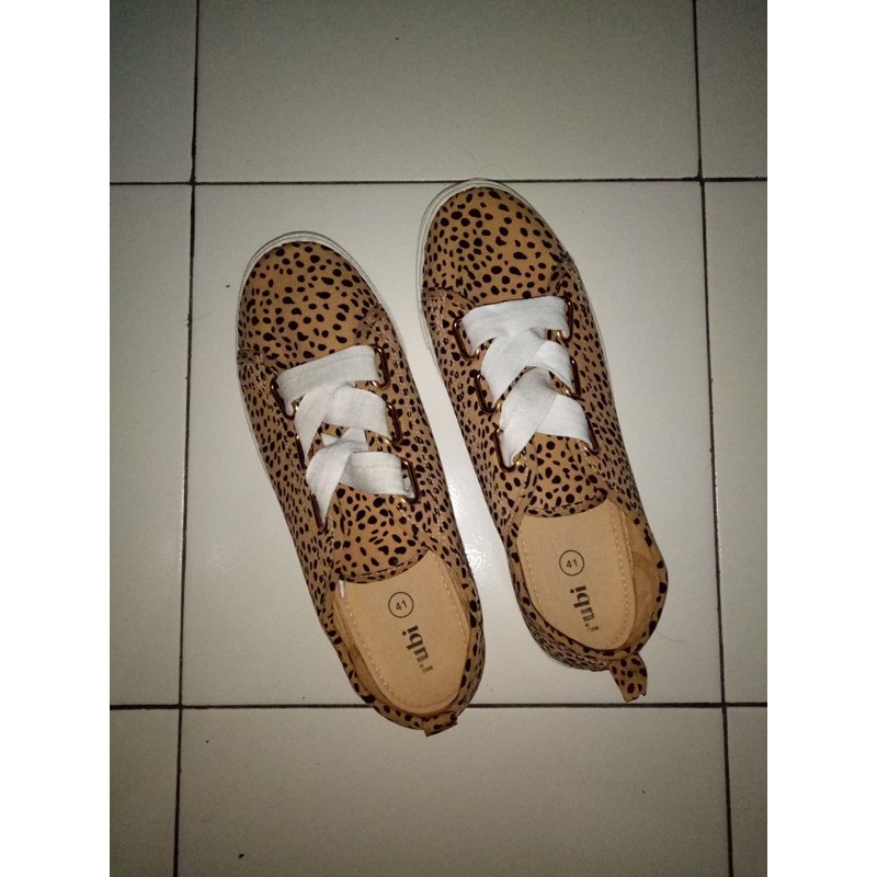 Rubi Sneakers