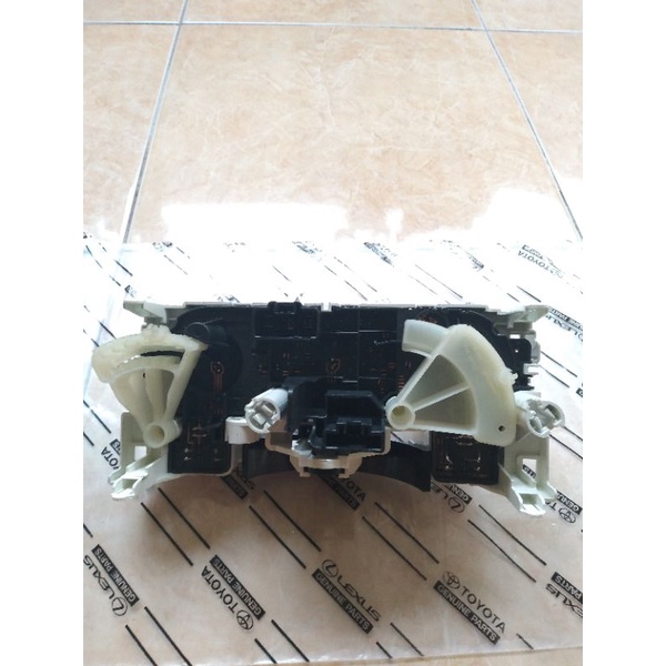 SAKLAR SWITCH CONTROL PANEL AC  TOYOTA YARIS NO 75F986 ORI