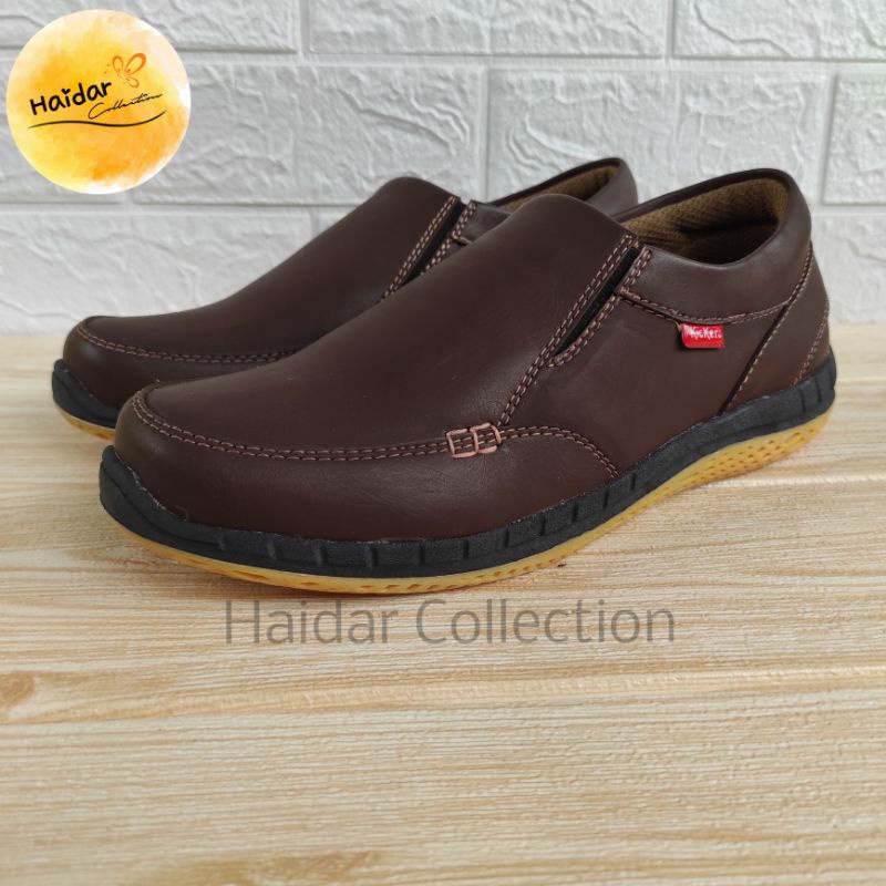 Sepatu Kulit Slip on Pria Kasual Sintetis