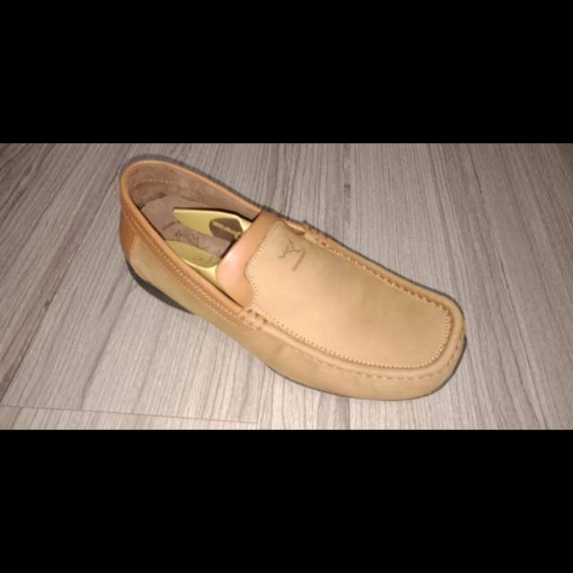 Sepatu Kangaroo