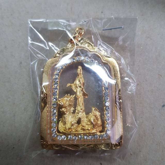 Liontin Bodhisattva Kwan Im Menaiki Naga
