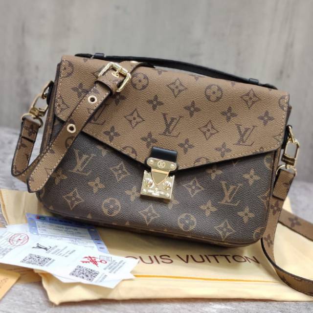 Louis Vuitton Metis Pouchette