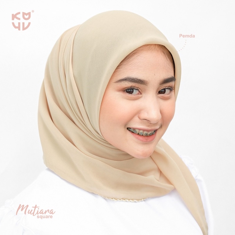 Koyu Hijab Segiempat Mutiara Square (payet)