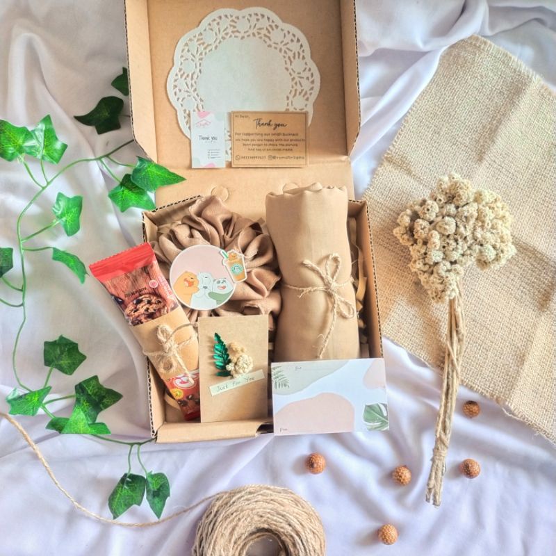 

HAMPERS HIJAB MURAH KADO WISUDA KADO ULTAH KADO MURAH (KODE H01)