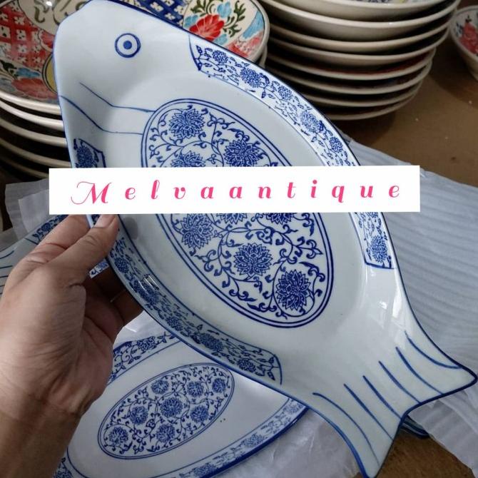 Piring Saji Keramik Biru Putih Bentuk Ikan Ukuran 30X15 Cm