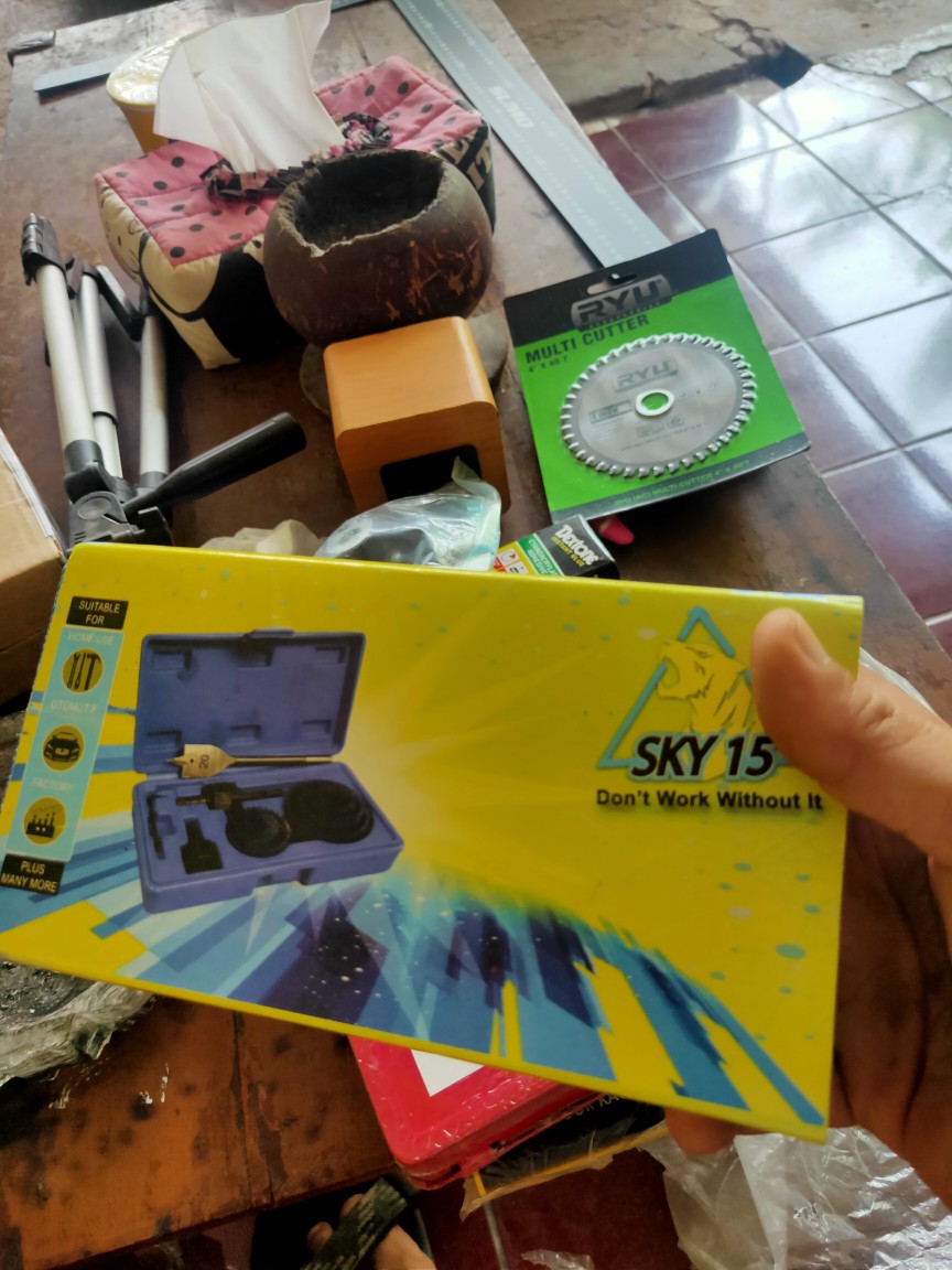 Mata Bor Hole Saw Kayu Set 13 Pcs Akurat Termasuk Mata Bor Kipas