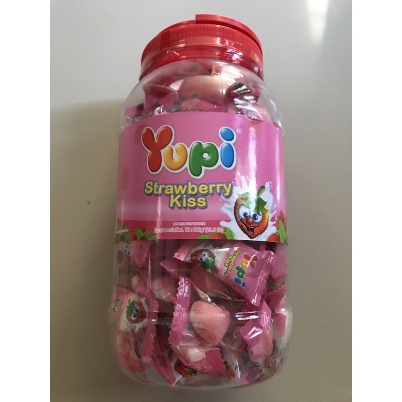 

yupi strawberry kiss kemasan toples isi netto 300 gram