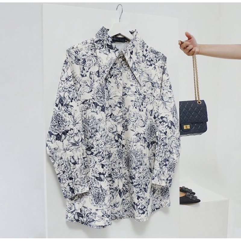 preloved  benang jarum le jardin shirt size M