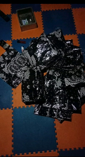 Batik Couple Keluarga Sania Ruffle Ori Ndoro Jowi Dnt Motif Gurita Putih