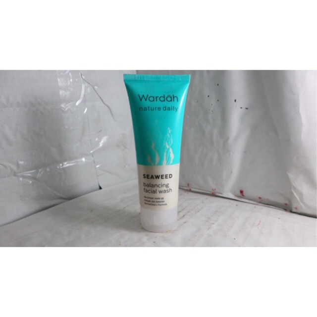 𝑐𝑢,𝑖𝑧  [ WARDAH NATURE DAILY SEAWEED BALANCING FACIAL SCRUB ] wardah nature daily seaweed balancing facial scrub