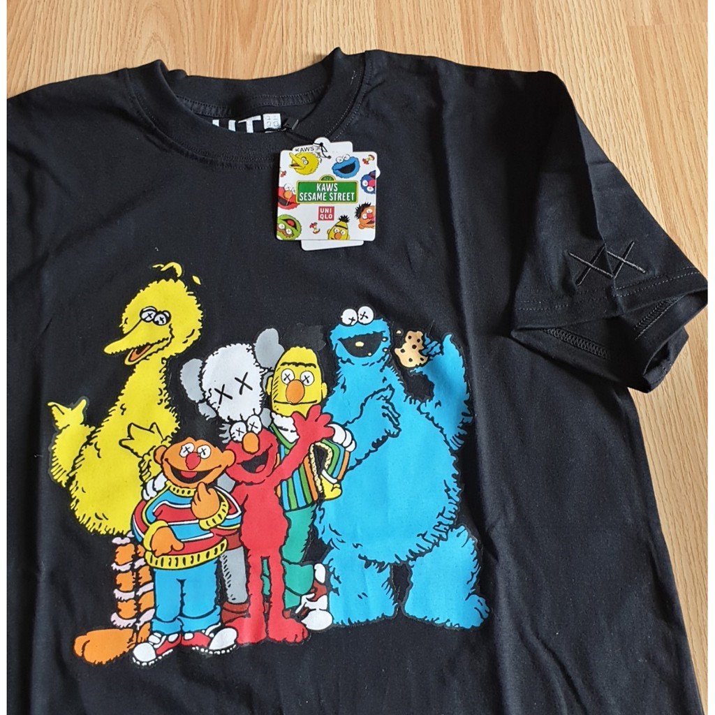 DISTRO KAOS UNIQLO KAWS X SESAME STREET BORDIR XX KAWS PREMIUM BLACK