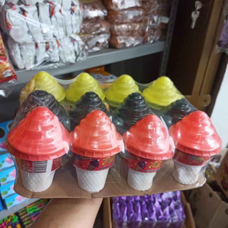 

Wafer Salut Cokelat Yen Yen Bentuk Ice Cream Cone Isi 12 Pcs