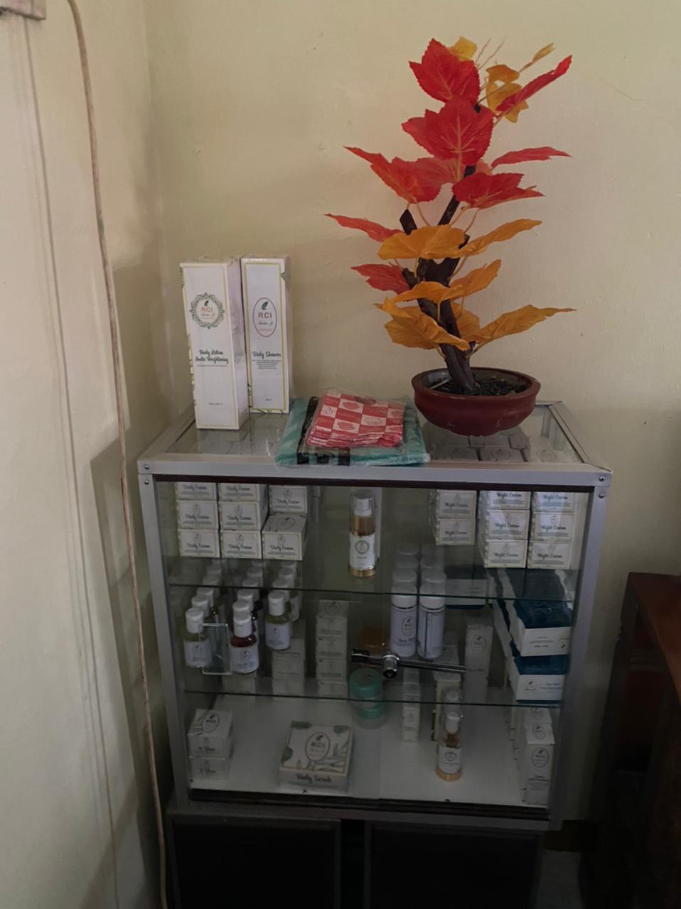 Etalase Aluminium Makanan/pulsa/hp/mainan