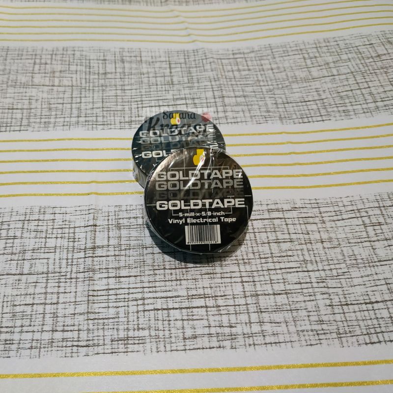 

Solasi / Isolasi / Solatip Hitam Gold Tape (Satuan)