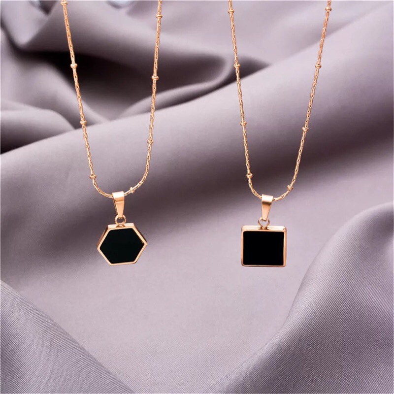 [ Bayar Ditempat ] Kalung Titanium Rose Gold Anti Karat Liontin Clover Kotak Hitam / Kalung Korea Style Terbaru / COD