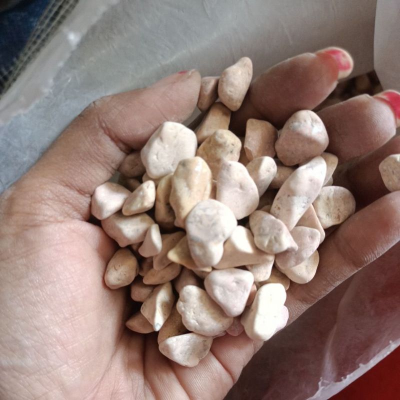 Batu Gravel warna Merah / Batu Red Gravel 500gram