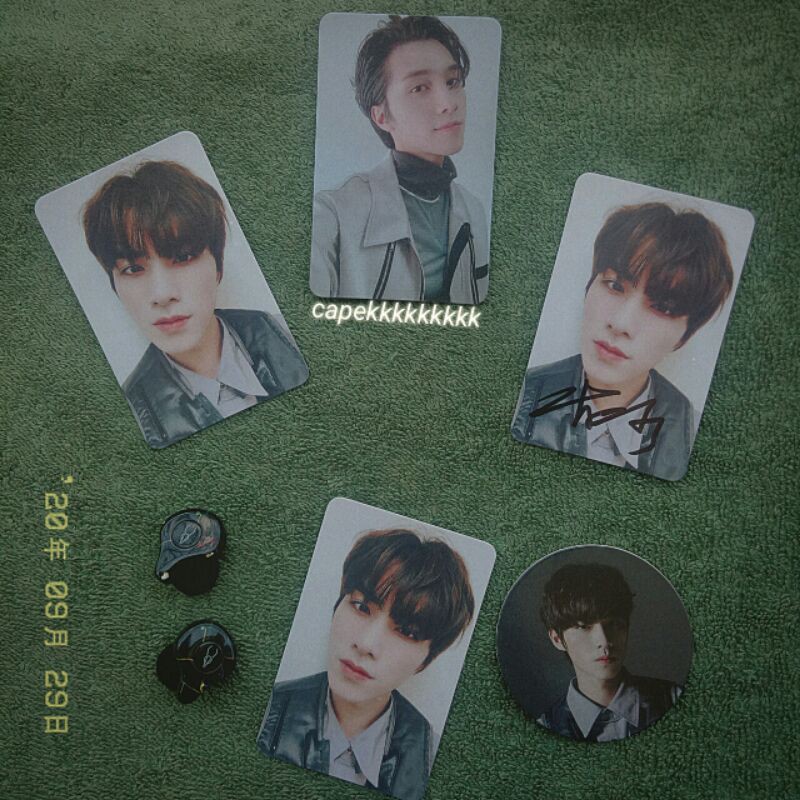 [BOOKED] xiaojun take off photocard