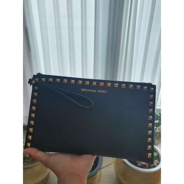 clutch michael kors stude
