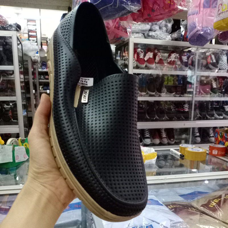 SEPATU KARET ATT