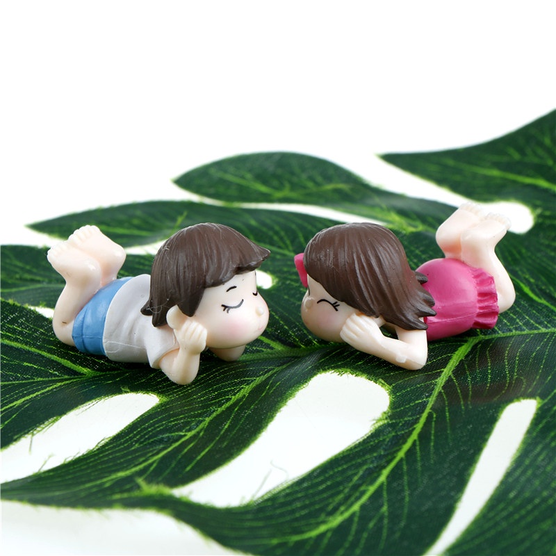 【Theredsunrisesiwy.id】1 pair Mini lying Couples Dolls Garden Miniatures Figurine DIY Micro Landscape