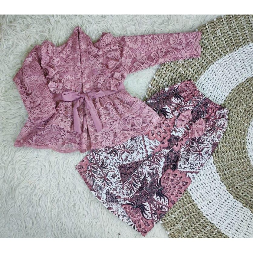 BATIK COUPLE / KEBAYA BROKAT DAN KEMEJA BATIK ANAK / KEBAYA ANAK / KEBAYA SARIMBIT