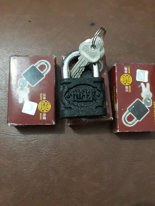 Globe Gembok Hitam 40mm