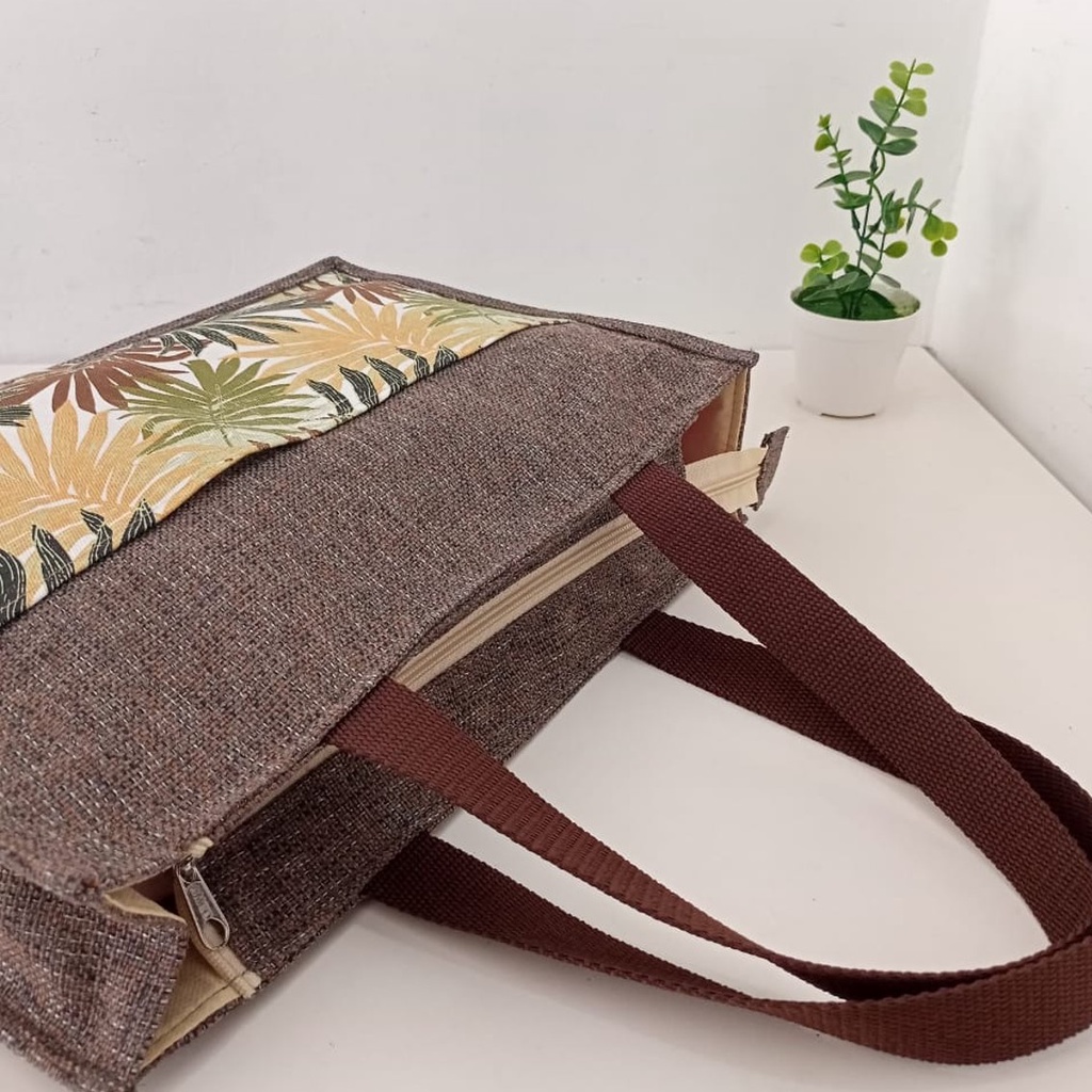 RIENS COLLECTIONS. TAS KANVAS TAS GONI SINTETIS KOMBINASI KANVAS MOTIF FLORAL PALM COKLAT