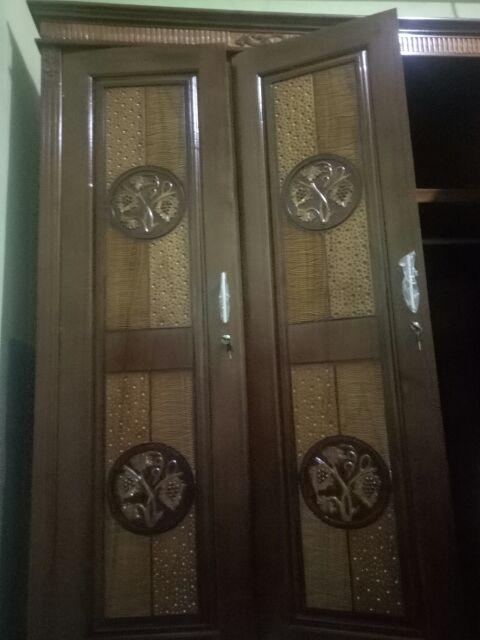 Lemari Pakaian 3 Pintu Kayu Jati Kaki Kidang