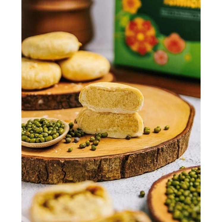 

Pia Kacang Hijau pandan
