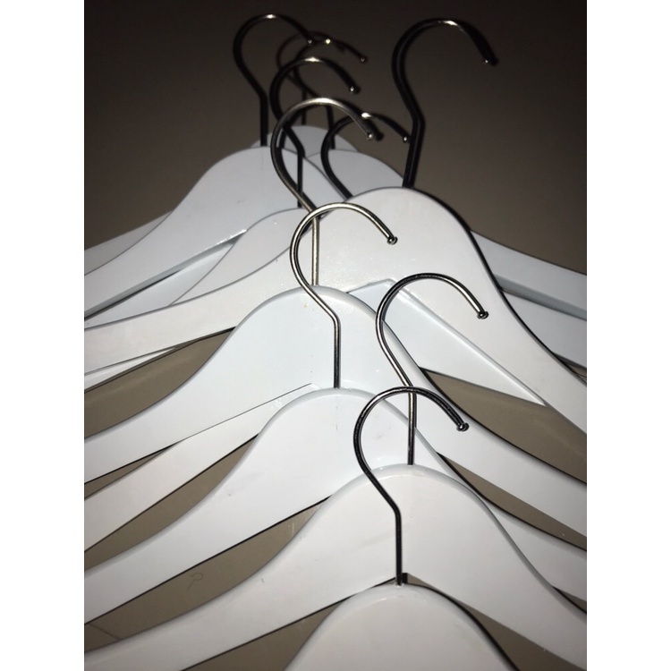 Hanger kayu Dewasa (Wood) warna Putih / Gantungan Baju Butik Distro / Hanger Toko ( BISA COD )