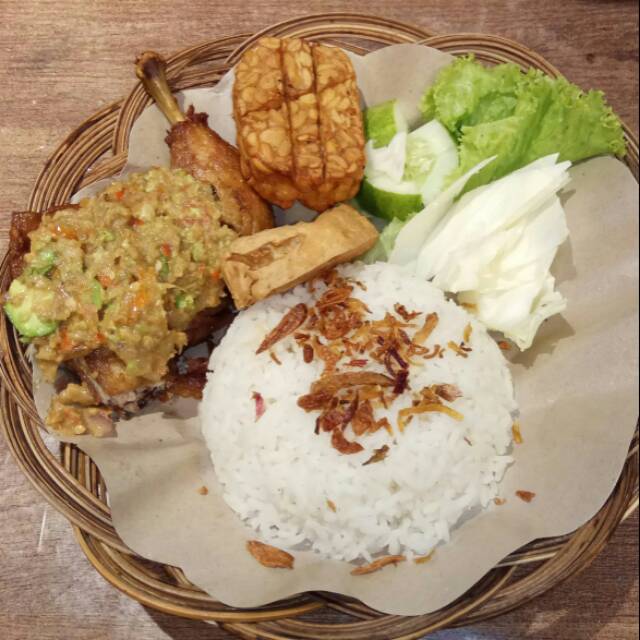 

Paket Ayam Penyet Sambal Pete