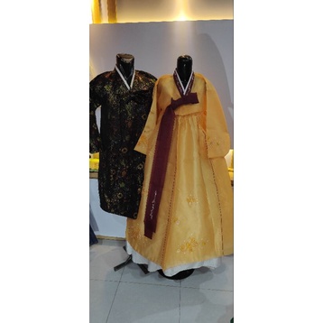 hanbok cowok cewek kuning