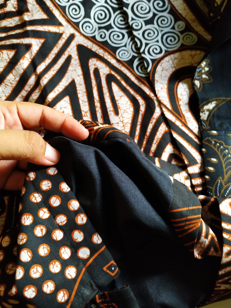 Ireng Hitam Kemeja Batik Pria Lengan Panjang Lapis Furing Reguler Fit Katun Primisima Batik Solo