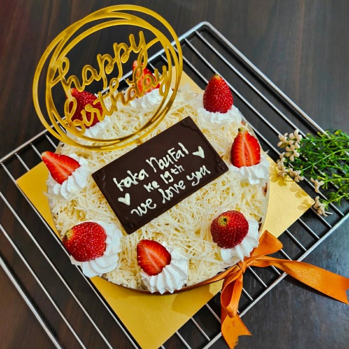 

Brownies CUSTOM topping full cheese+strawberry free topper+lilin