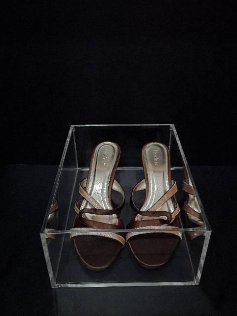 Box sandal akrilik