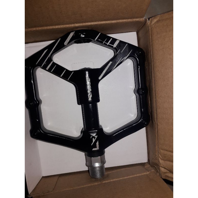 pedal sepeda raze rought