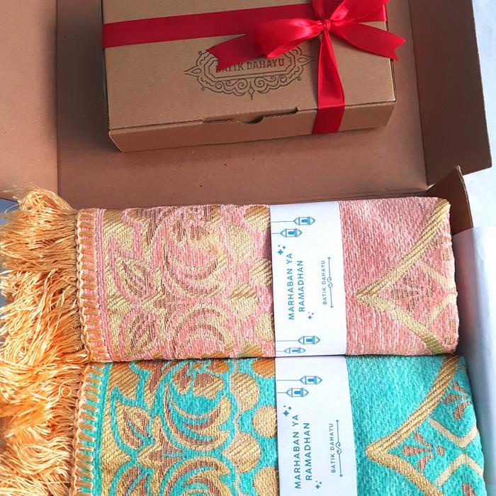 

Hampers/Parsel/Parcel Ramadhan/Lebaran Sajadah Tenun benang emas Best Seller