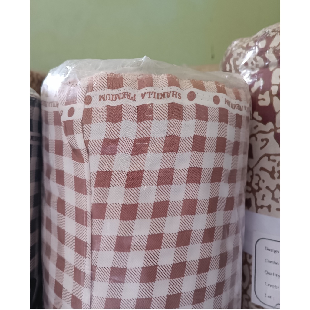 Kain Shakila Premium Motif Kotak kecil harga setengah meter