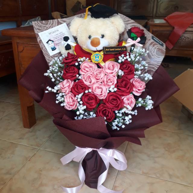 Cek Video Big Buket Bunga Kain Satin Cantik Babybreath Boneka Wisuda Gift Shopee Indonesia